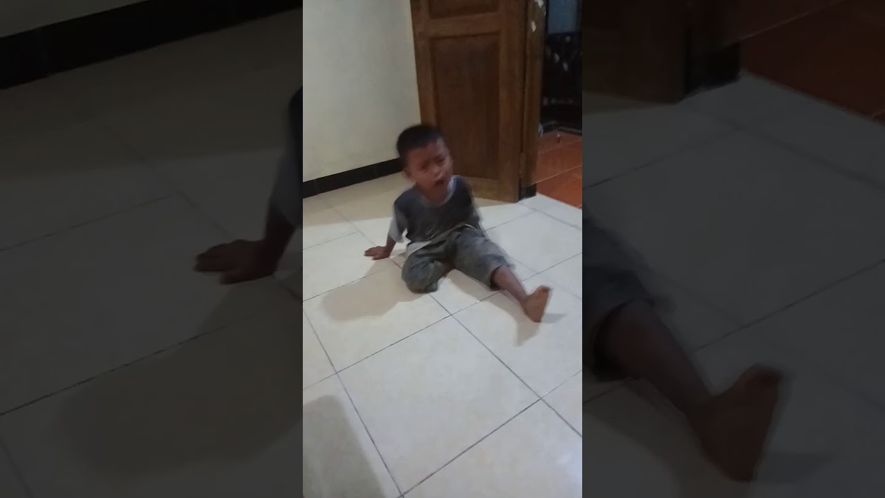Bocah ngapak ngambek