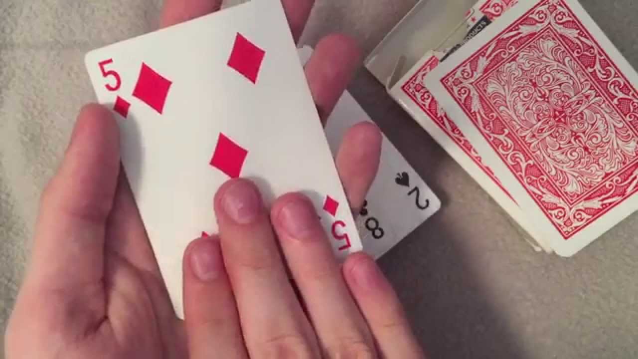 ASMR en français -- Un paquet de cartes [voix douce, accent américain, tapotements]