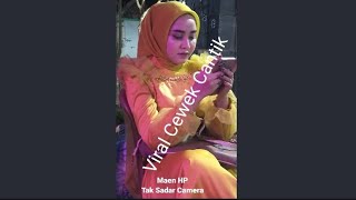 Viral Cewek Cantik Pegang Hp Sama Si Dia Gak Peduli Ramai Orang Memperhatikannya