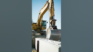 This Excavator Operator is on Another Level!