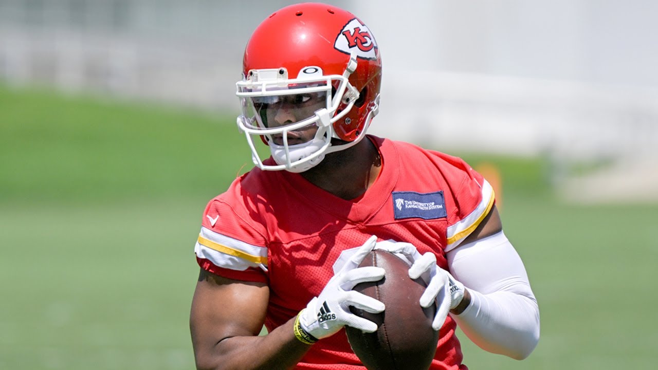 KC Chiefs WR JuJu Smith-Schuster Describes Witnessing The Mahomes 'No-Look'  Pass During Minicamp 