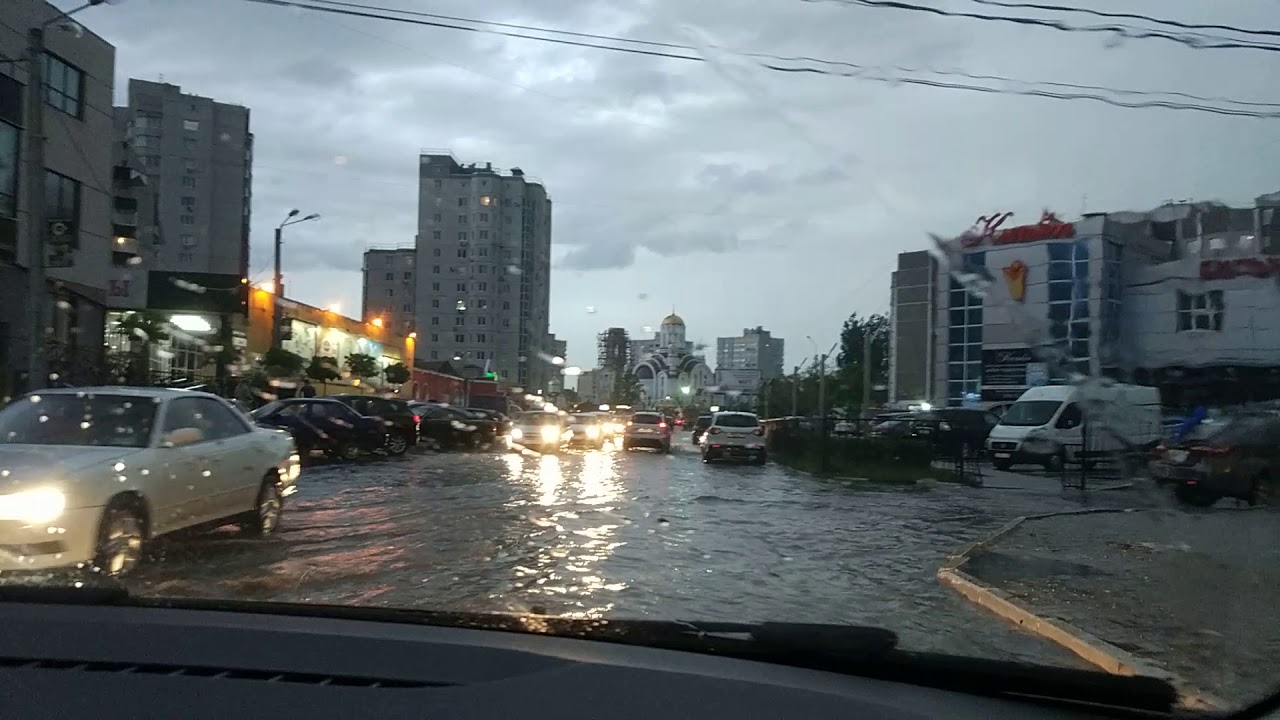 Гроза попала в машину