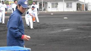 20120221 投手陣守備練習4.AVI