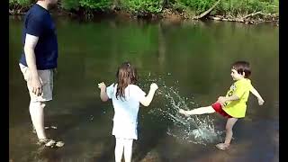 Jacksy And Sissy Play In The Yellow Breeches