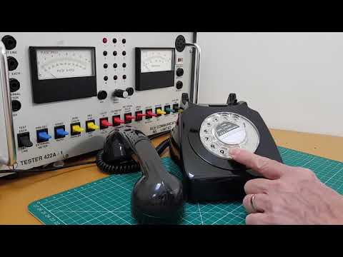古いパルスダイヤル電話とプッシュボタントーンダイヤル電話
