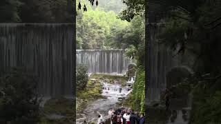 卧龙滩瀑布小舟 Small boat at Wolongtan waterfall