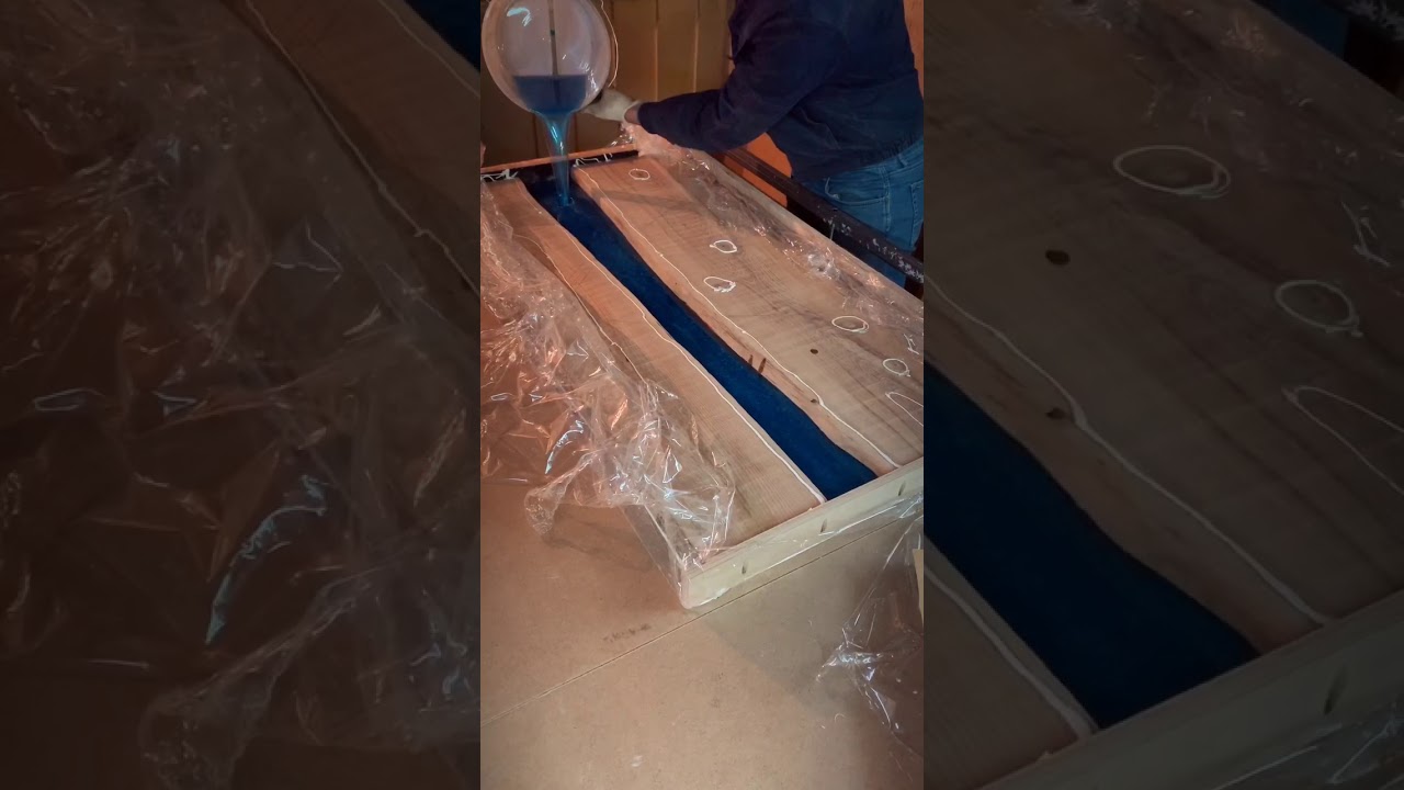 Wood epoxy table DIY - YouTube