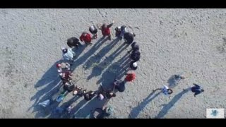 AMICO GIARDINIERE: PULIZIA IN SPIAGGIA E OPERE D'ARTE CON IL RICICLO