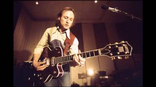 Watch Stephen Stills Singin Call video