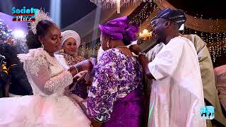 MOBIMPE & LATEEF ADEDIMEJI DANCE WITH THEIR PARENTS AT THEIR WEDDING IN LAGOS