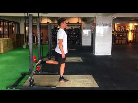 Single leg Bulgarian Split squat on squat rack