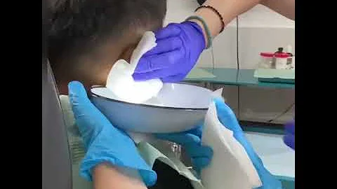 Когда чистить ушную серу?