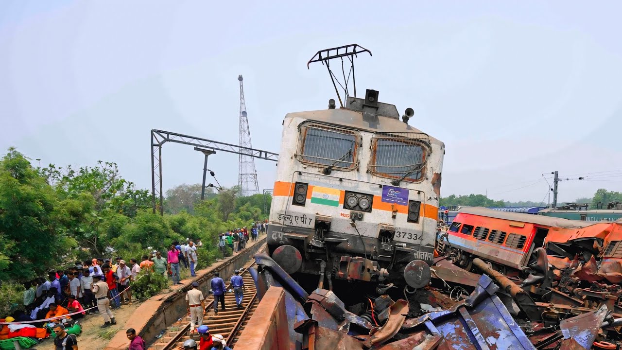 Indian Railway train Video Malgadi diesel Engine Train Kota Patna Express Train 🔥 local train 🚆😭 