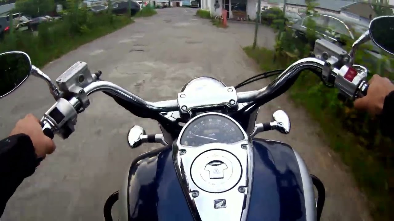 Honda VTX 1800  Заезд по сонному городу