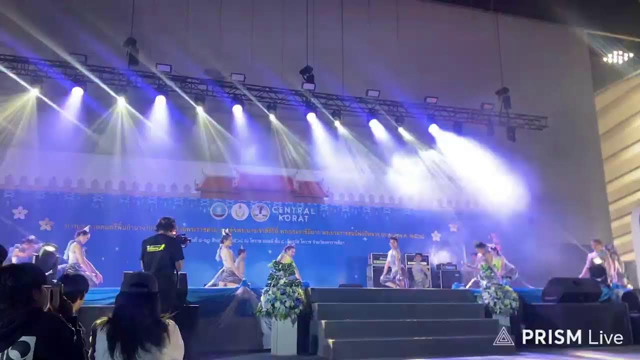 นั่งหน้าเวที การประกวดโปงลาง การถ่ายทอดสดของ XMANzStudio