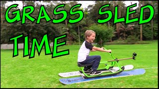 Have fun making this grass sled or grass toboggan! Simply using two discarded snowboards and a child