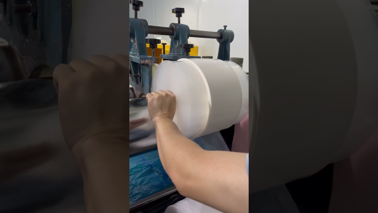 the design of beige silicone bowls 