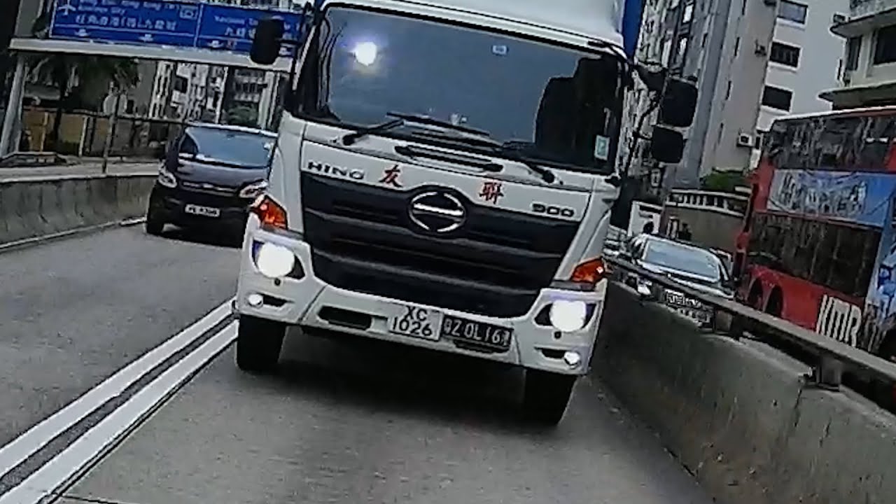 車CAM直擊 - 2024/4/30 9:13 am 入荃錦交匯處前 Benz 私家車追撞 26 (相撞可直接跳至 0:43)