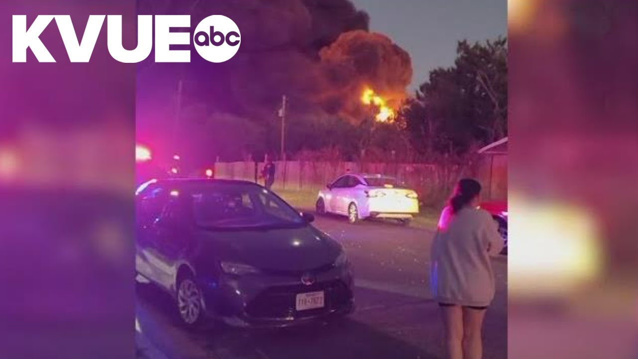 Fire burns abandoned building in vacant lot near South Austin homes ...