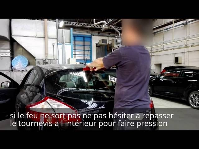 Tuto demontage 3eme feu stop Renault Megane 3/disassembly Third stop light  Renault Megane 3 