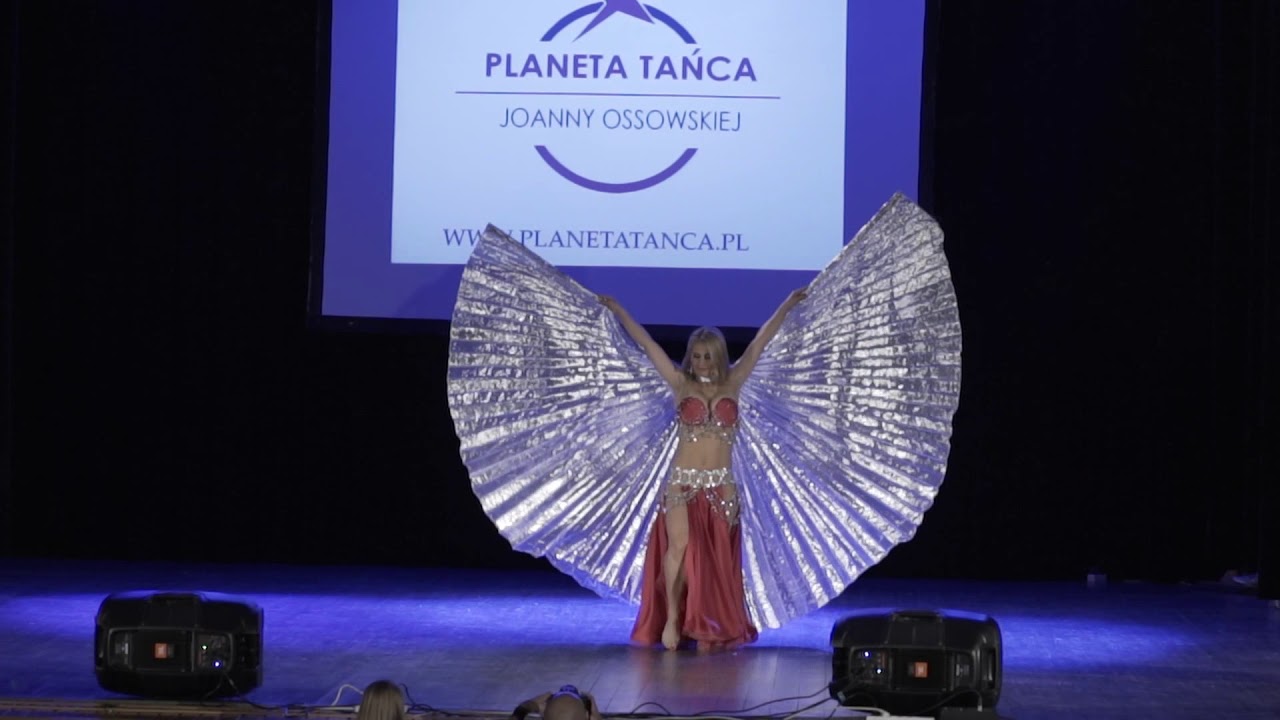 Joanna Ossowska | Bellydance performance with Isis wings