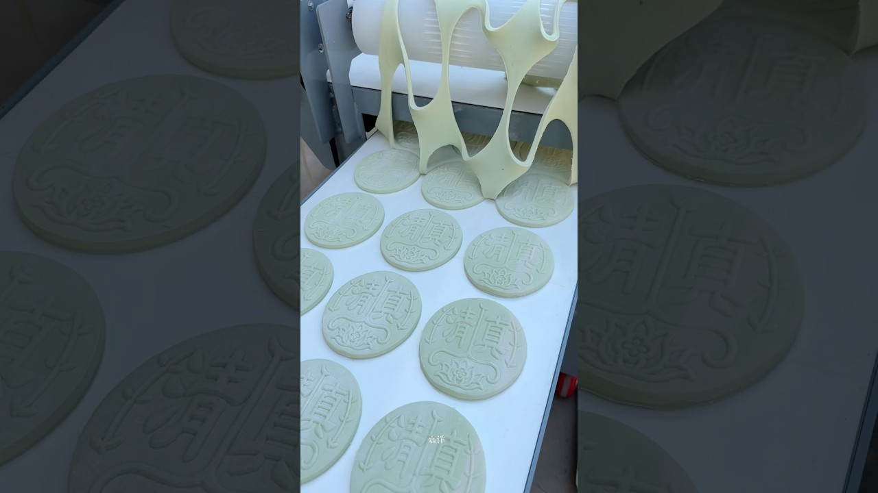 Small cake forming machine