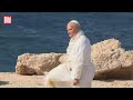 Papst Leo XIV. auf Lampedusa: Papst-Kappe hebt plötzlich ab!