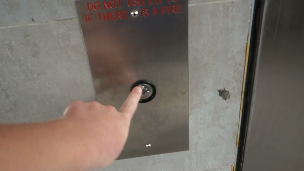 Experiencing both: 2 Schindler 5400 AP MRL Traction elevators at David Jones, Westfield Kotara