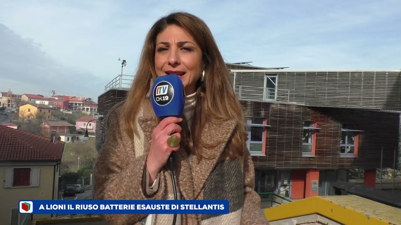 A Lioni le batterie esauste di veicoli Stellantis alimentano le auto del comune e l'illuminazione