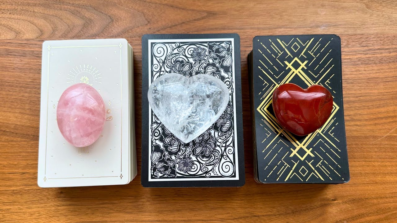 SHOULD YOU *STAY* OR *GO*? 🖤 Pick A Card 🖤 Timeless Love Tarot Reading