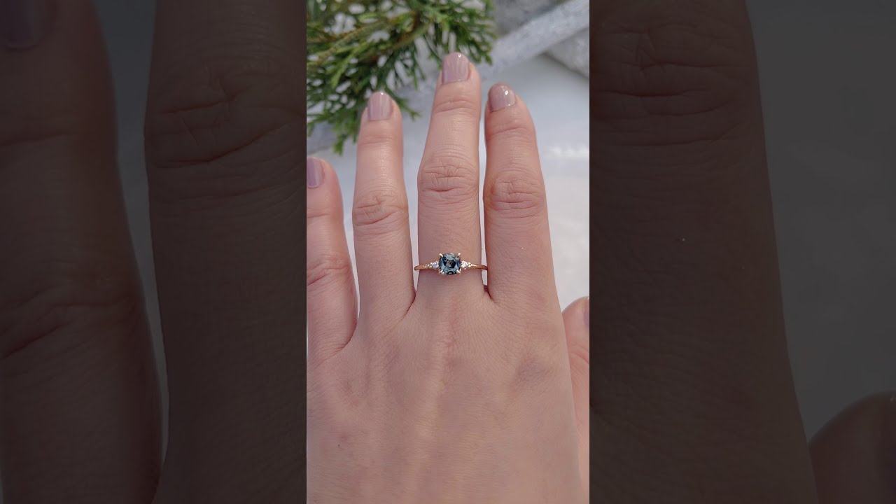 Estel Ring - 0.95ct Gray Blue Spinel | nor-r102cu-5.5mm-spin-gryb-0.95-y | n491-1