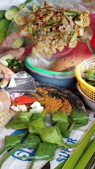 Tipat cantok.Kuliner Bali yg mantap rasanya.Kalian harus coba kalau ke Bali.#bali #kulinerbalimurah