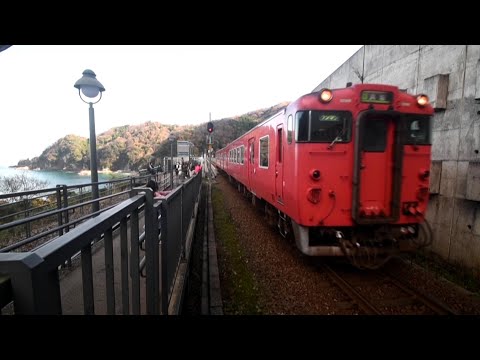 餘部鉄橋（空の駅）浜坂行普通列車の到着と発車