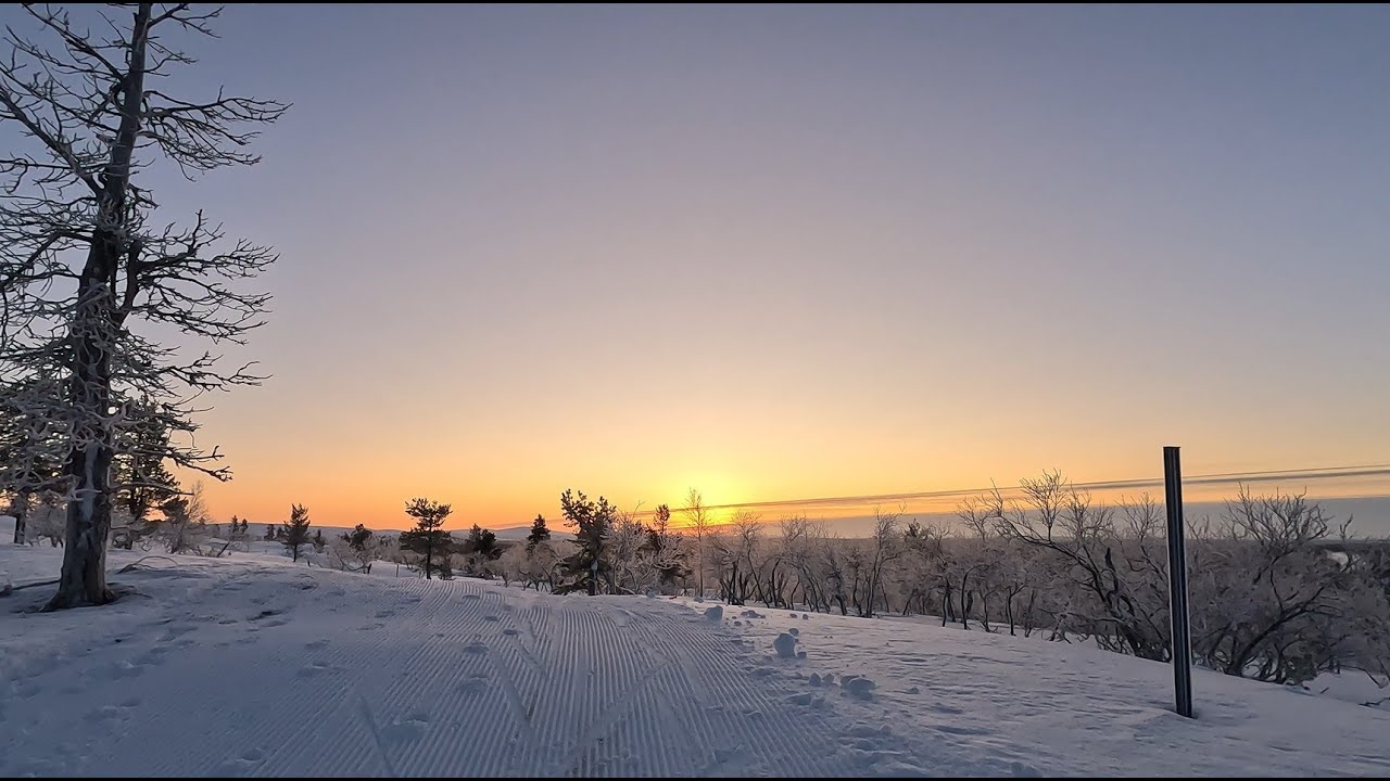 Saariselkä ladut. Kaunispään huippu ja Luttotupa. Murtomaahiihto kaamosaikaan. UKK puisto.