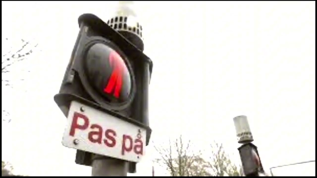 Mick - gå ikke over sporet der kommer tog (official music video)