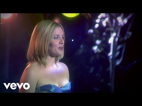 Celtic Woman - She Moved Thru the Fair (Live)