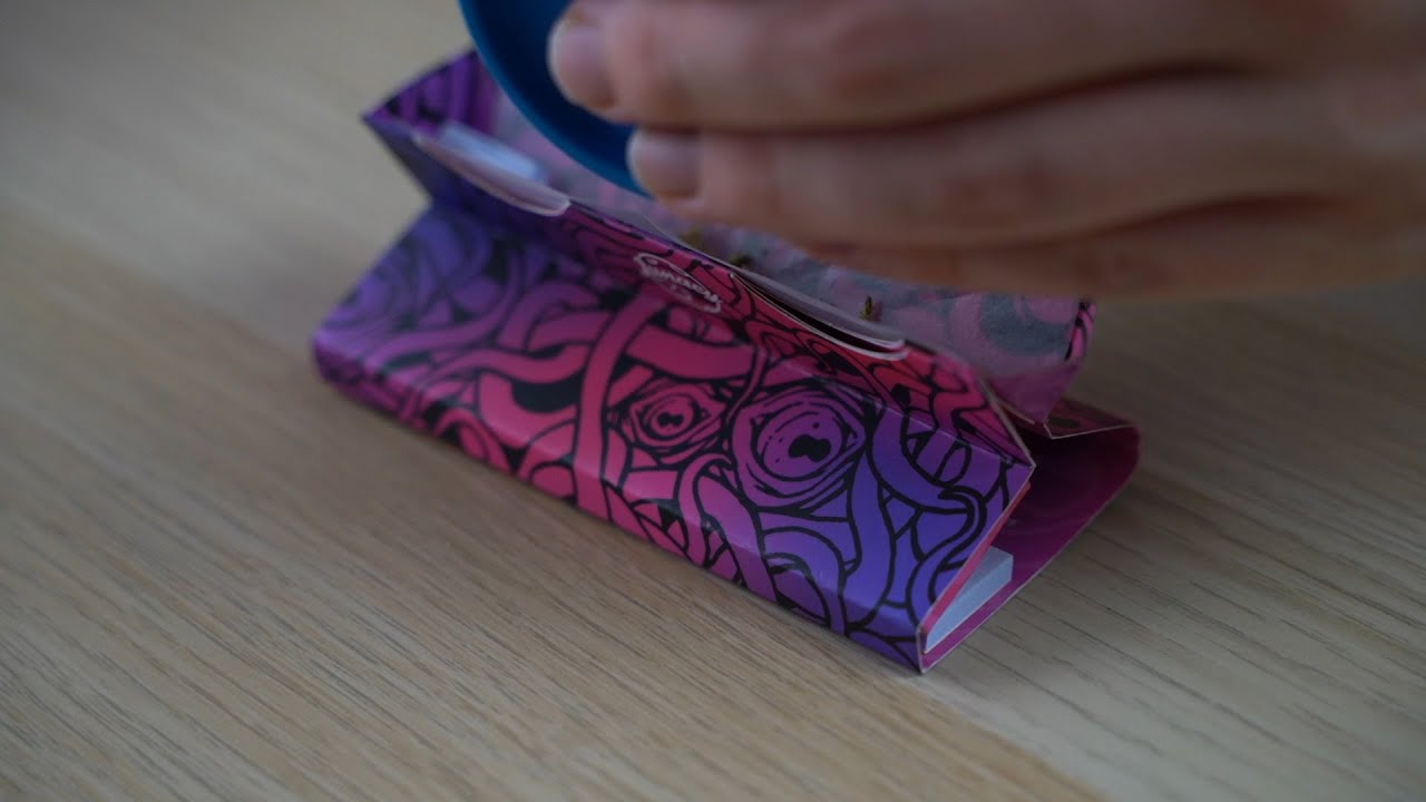 Introducing Lunacy Rolling Papers : In-built Magnetically Sealed Rolling Tray.