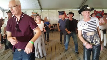 Somewhere between By TR Country Band