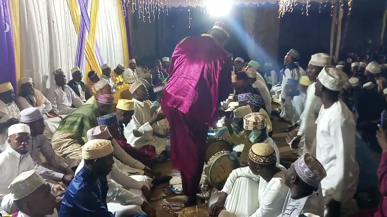 SWIRATWIMMUSTAQIIMA YAMNYANYUA SHEIKH KWA QASWIDA TAM