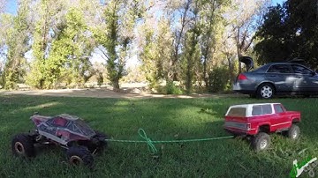 RC Crawler Tug of War - Vaterra Ascender vs Rockslide RS10