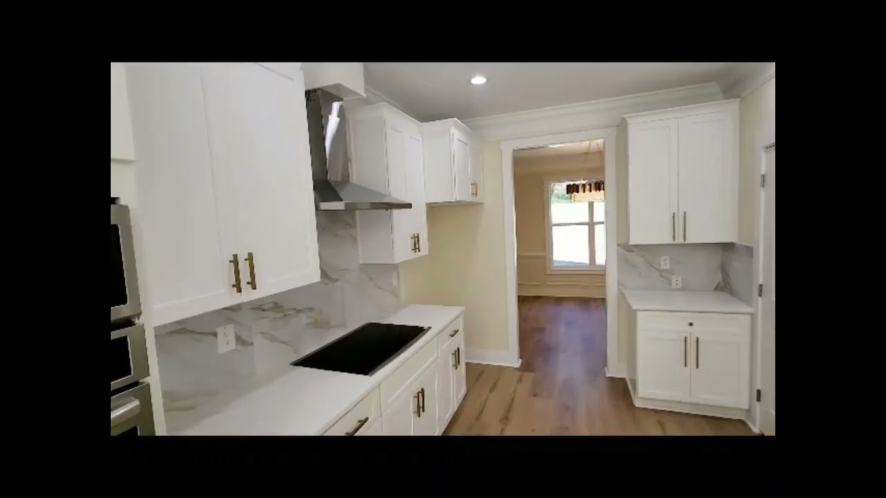 Welcome to this stunning 4-bedroom, 3.5-bath home located in  Greenview Estates of Jonesboro!