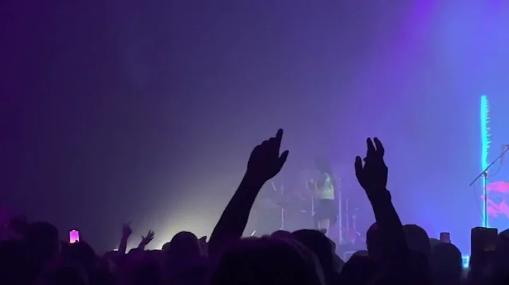 Benee - Kool Live Sydney Luna Park Big Top 07/04/2022