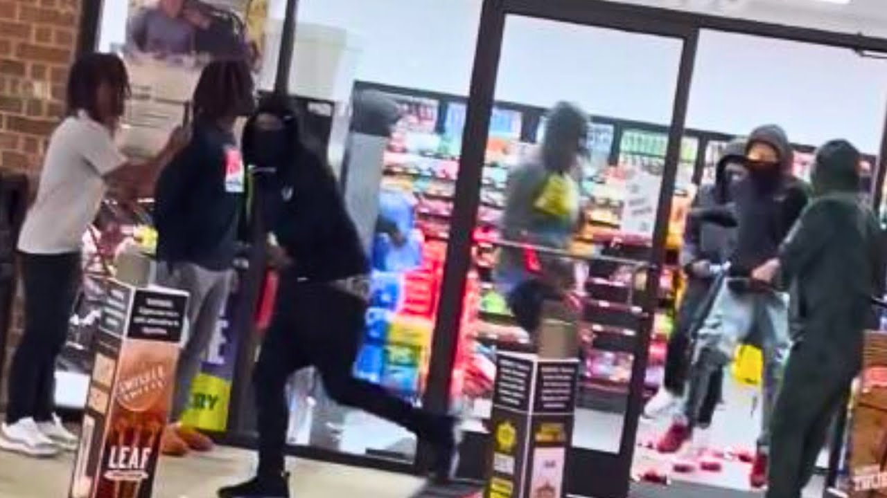 Flash mob of about 40 people storms two Memphis stores, stealing $17K in merchandise