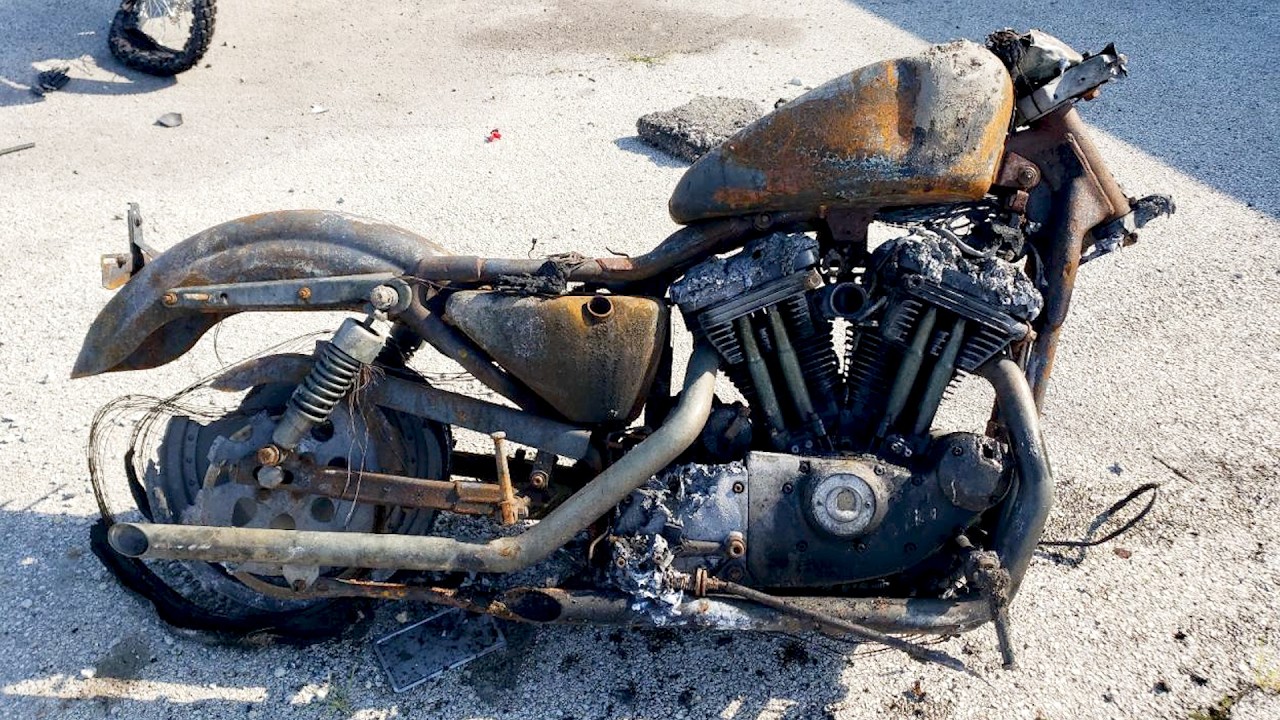 I BOUGHT a BURNED HARLEY DAVIDSON and RESTORED IT! LIKE NEW!