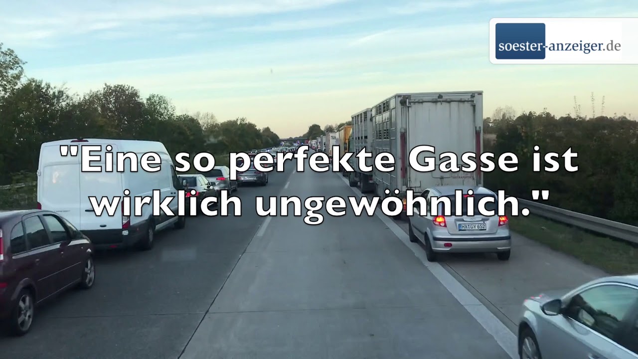 Autobahnpolizei bremst Verkehr