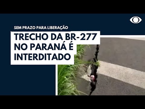 Queda de barreira interdita BR-277 que dá acesso ao litoral do Paraná