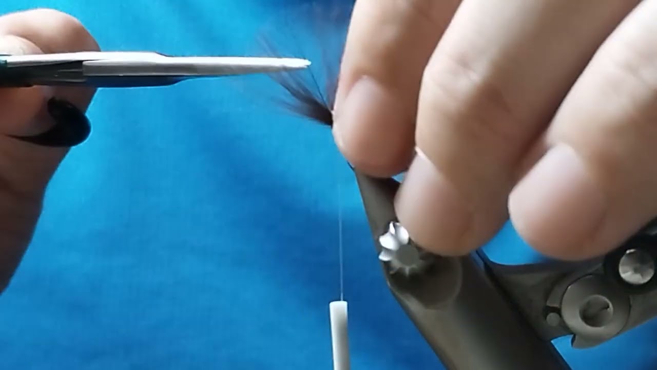 Montaje de moscas: efémera carne en cdc.