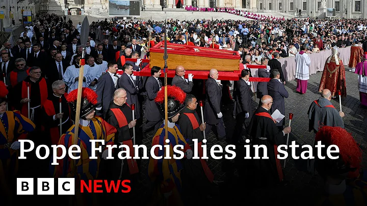 Mourners file past Pope Francis’s coffin as more than 20,000 gather at the Vatican | BBC News