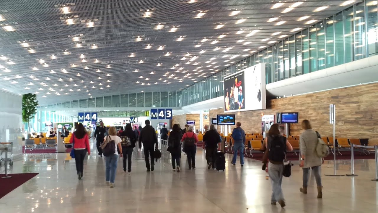 A Video of Paris Charles de Gaulle Airport, Part 2: Terminal 2, Hall M