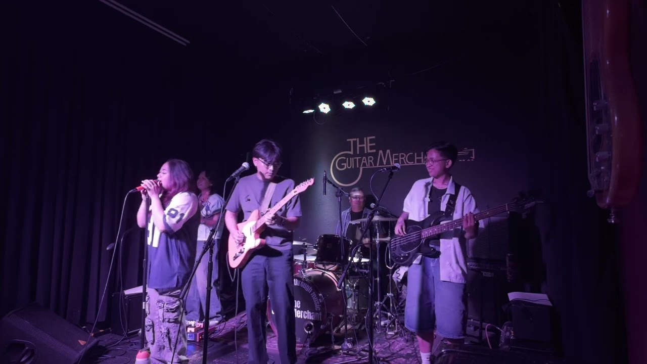 Dina - De Soto | Live at The Guitar Merchant